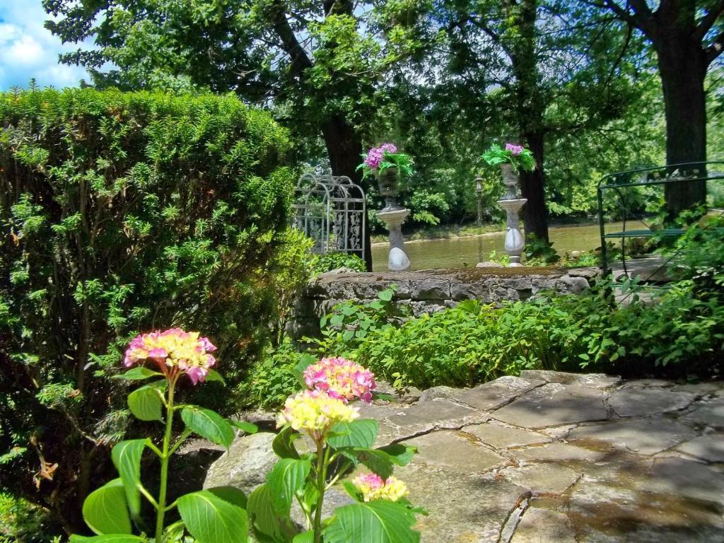 The Rivers Edge Executive Suites Tiffin Экстерьер фото