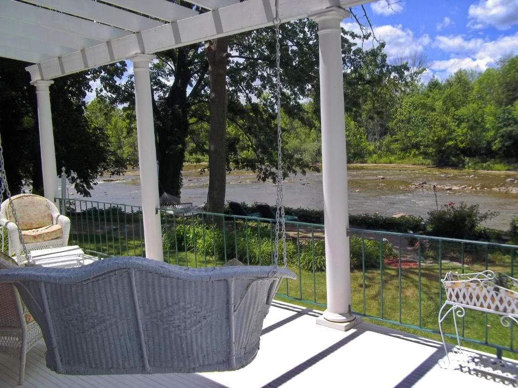 The Rivers Edge Executive Suites Tiffin Экстерьер фото