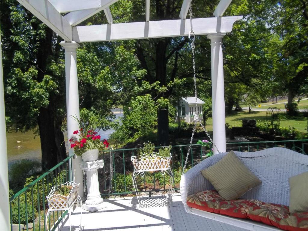 The Rivers Edge Executive Suites Tiffin Экстерьер фото
