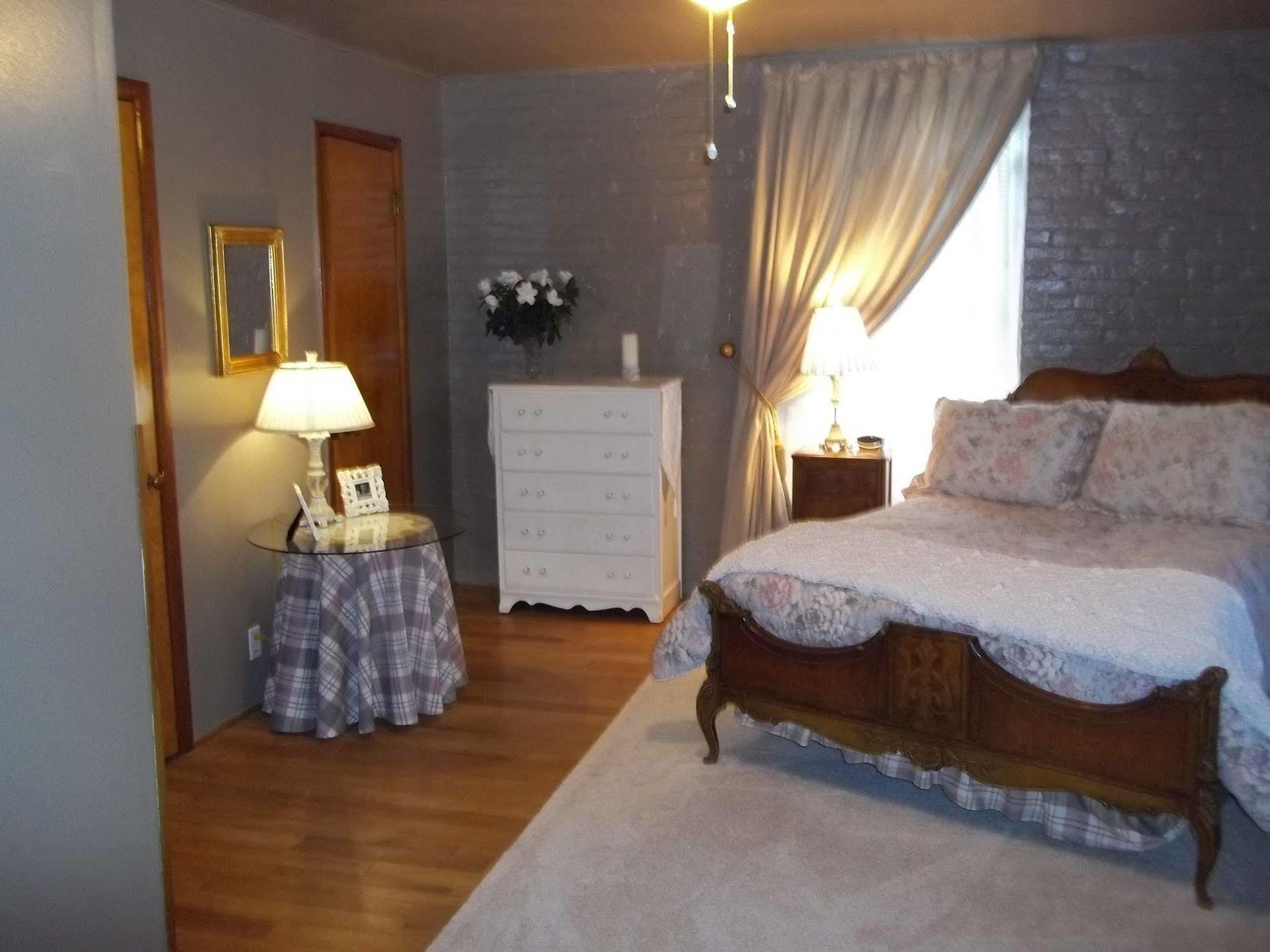 The Rivers Edge Executive Suites Tiffin Экстерьер фото